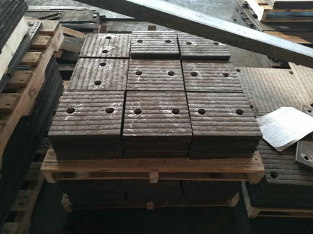 帶孔的堆焊耐磨襯板 帶孔的堆焊耐磨襯板